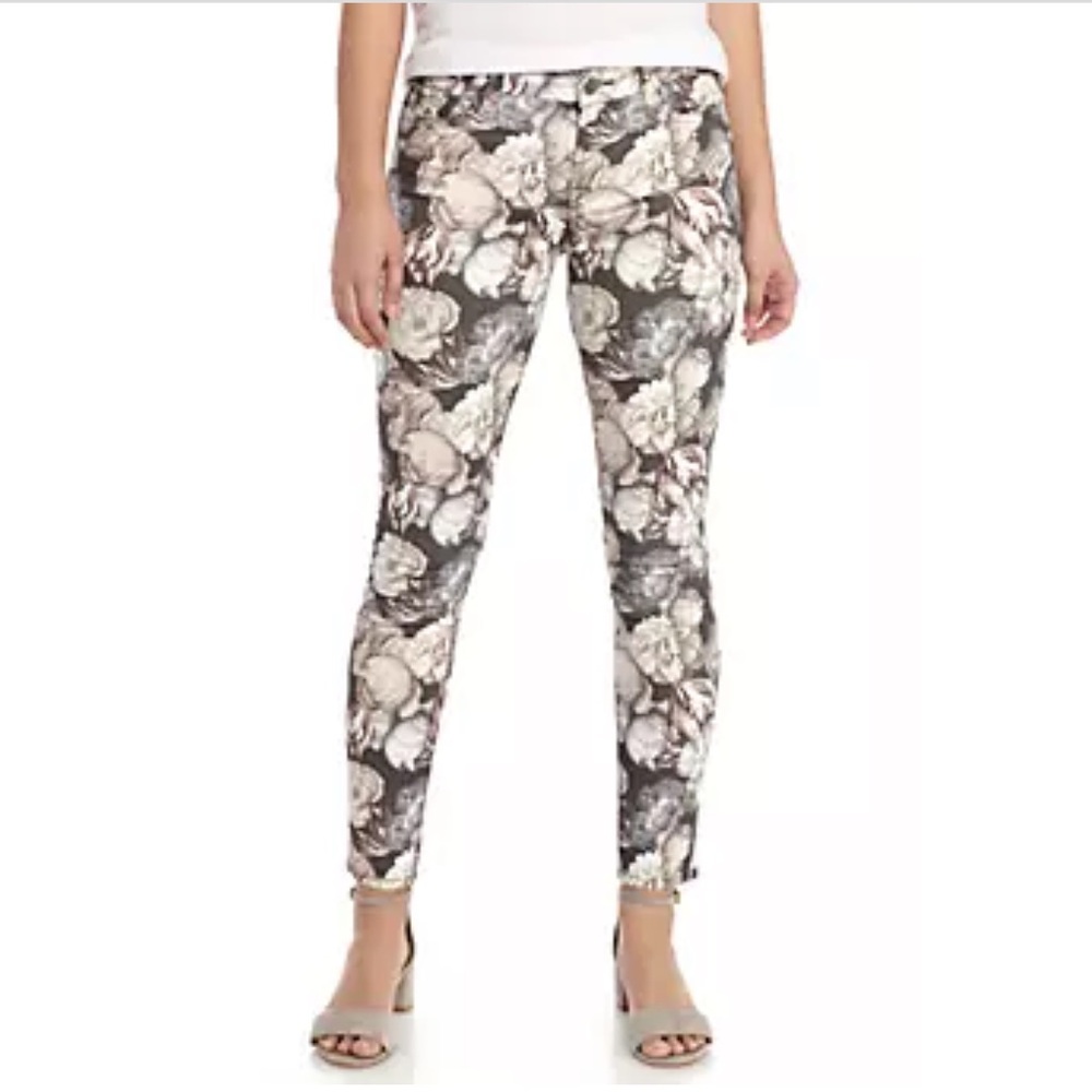 7 For All Mankind Black and White Cropped Floral Pants Size 30 Ankle